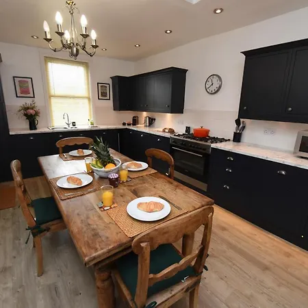 Self Catering - West End *